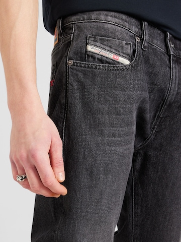 DIESEL Regular Jeans '2019 D-STRUKT' in Schwarz