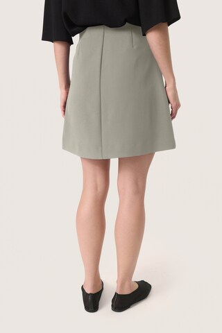 SOAKED IN LUXURY Rok 'Corinne Aline' in Grijs