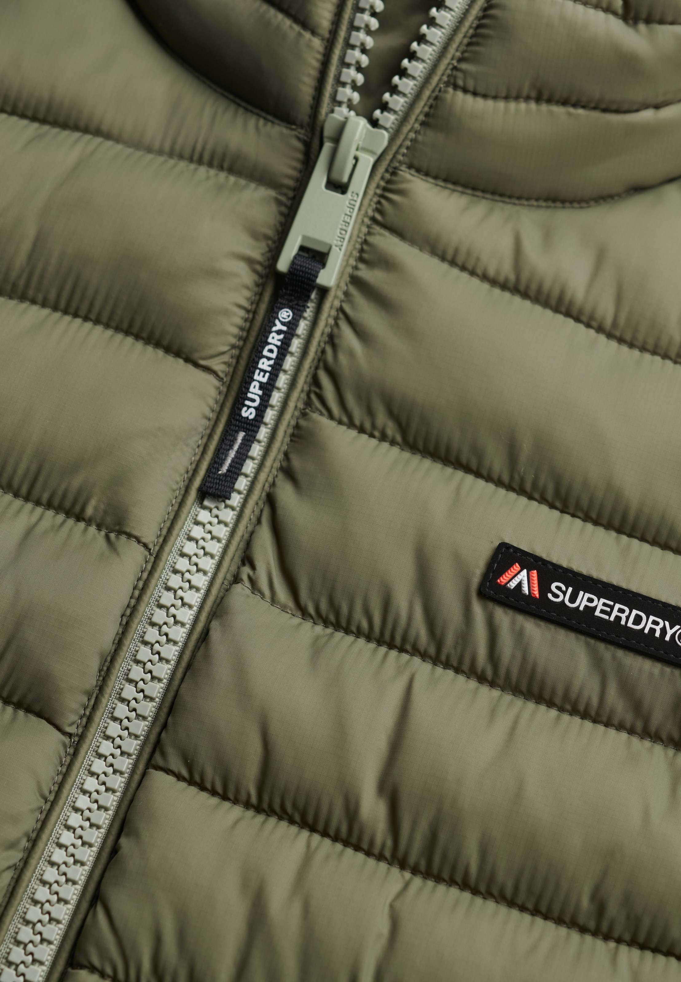 Superdry & Co Bodywarmer 'Fuji Lite' in Groen