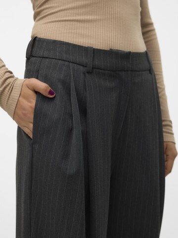 VERO MODA Wide leg Trousers in Grey