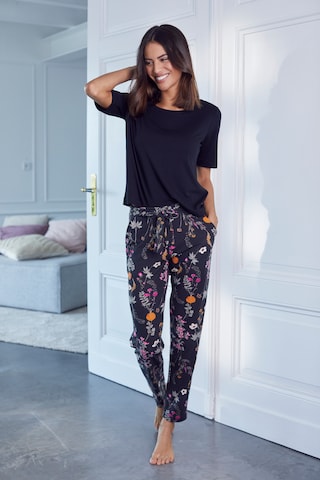 LASCANA Pajama in Black: front