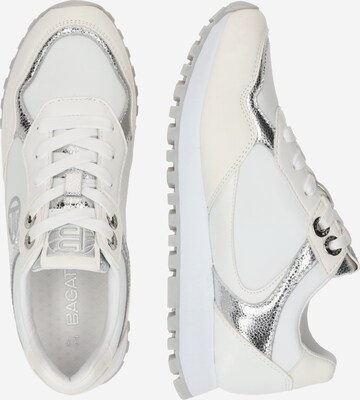 TT. BAGATT - Zapatillas deportivas bajas 'Siena' en blanco