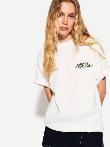 Bershka T-Shirt 'CHERRY PIE' in Beige