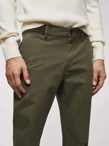 Regular Pantaloni 'PRATO' de la MANGO MAN pe verde