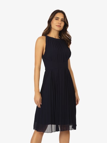 Robe de cocktail APART en bleu : devant