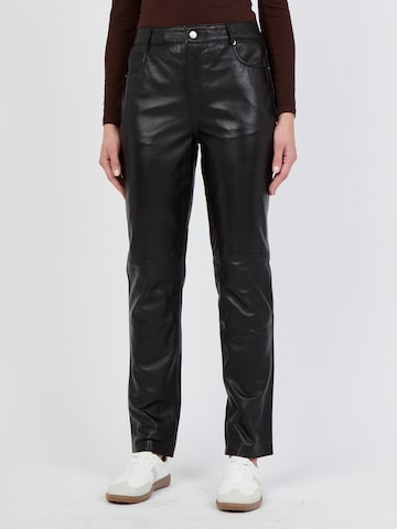 JCC Regular Broek in Zwart: voorkant