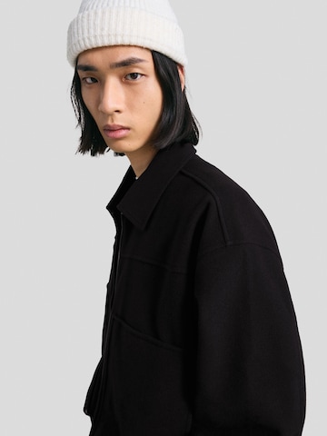 Bershka Jacke in Schwarz