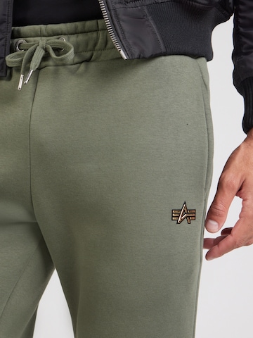 Regular Pantalon ALPHA INDUSTRIES en vert