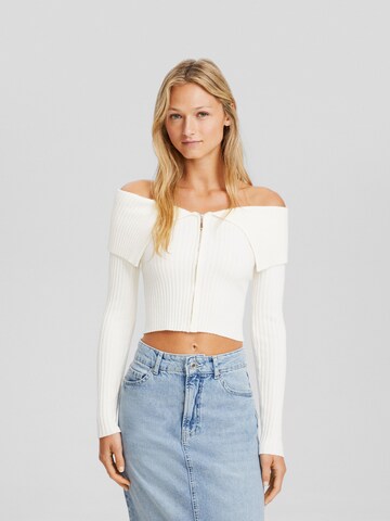 Bershka Knit cardigan in White: front