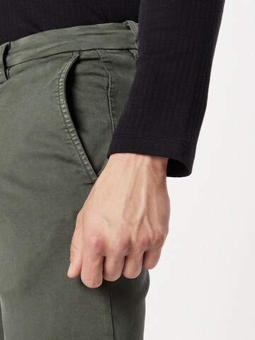 REPLAYSlimfit Chino hlače 'Benni' - zelena boja