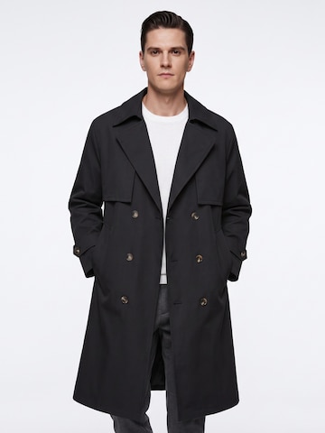 ALLTHEMEN Between-Seasons Coat 'Würde' in Black: front