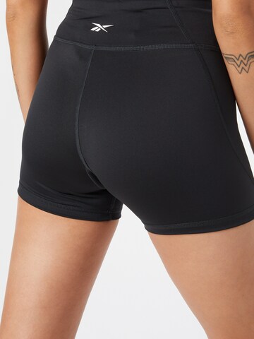 Reebok Skinny Sportshorts in Schwarz