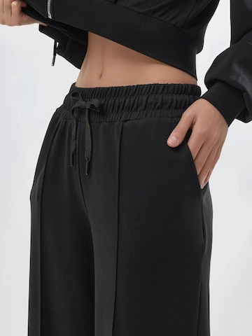 Busem - Regular Calças em preto