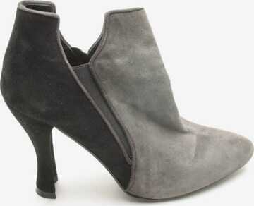 Stuart Weitzman Stiefeletten 37 in Grau: predná strana