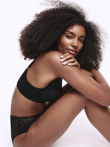 T-shirt Reggiseno di Marks & Spencer in nero