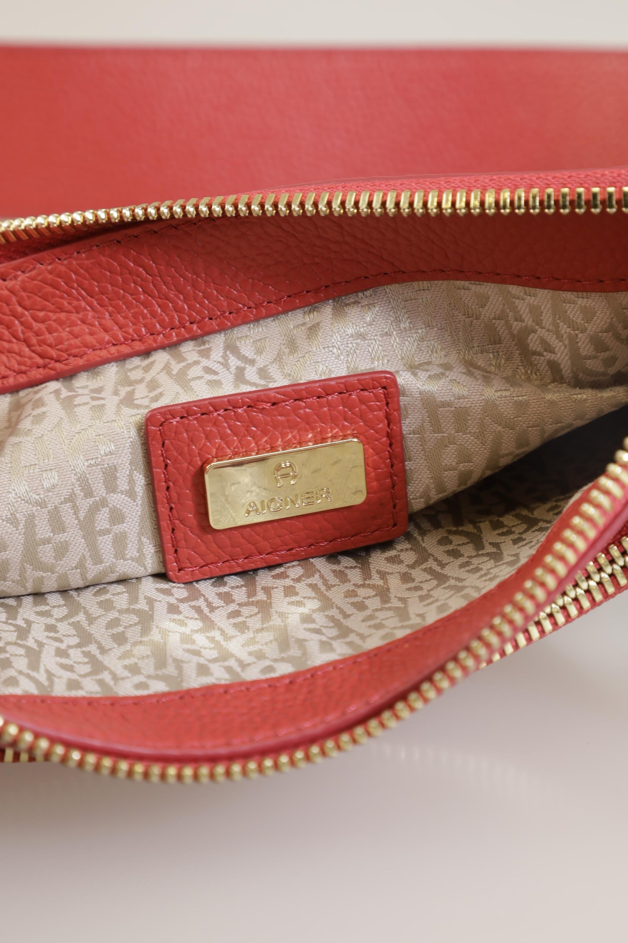 AIGNER Bag in One size in Red