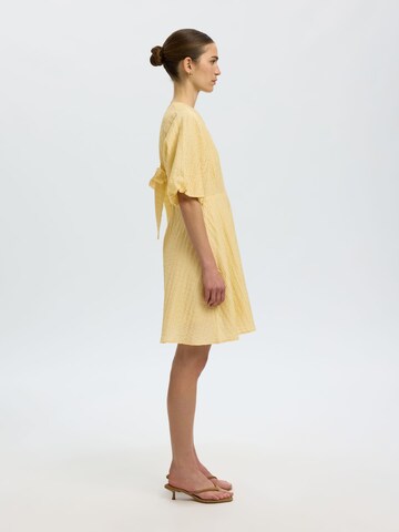 SELECTED - Vestido en amarillo