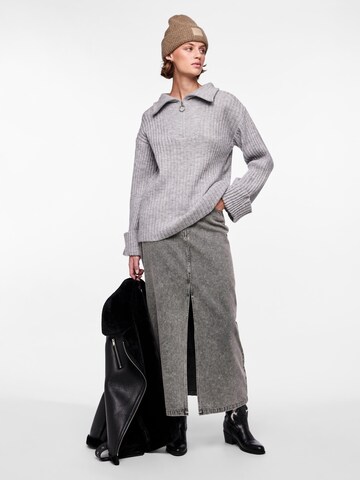 PIECES Pullover 'PCHasy' i grå