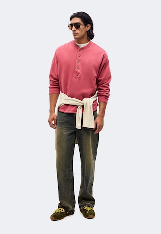 Abercrombie & Fitch Sweatshirt 'ESSENTIAL' i rød: forside