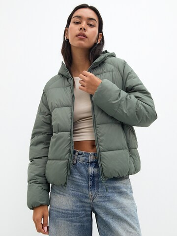 Veste mi-saison Pull&Bear en vert : devant