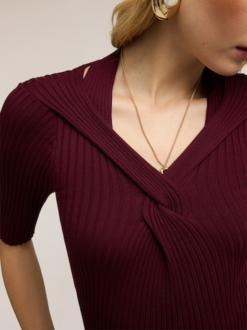 Pull-over MOTIVI en rouge