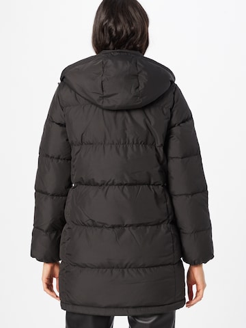 LEVI'S ® Zimní kabát 'Quinn Mid Down Puffer' – černá