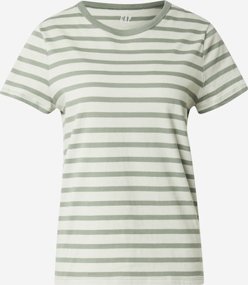 Tricou de la GAP pe verde: față