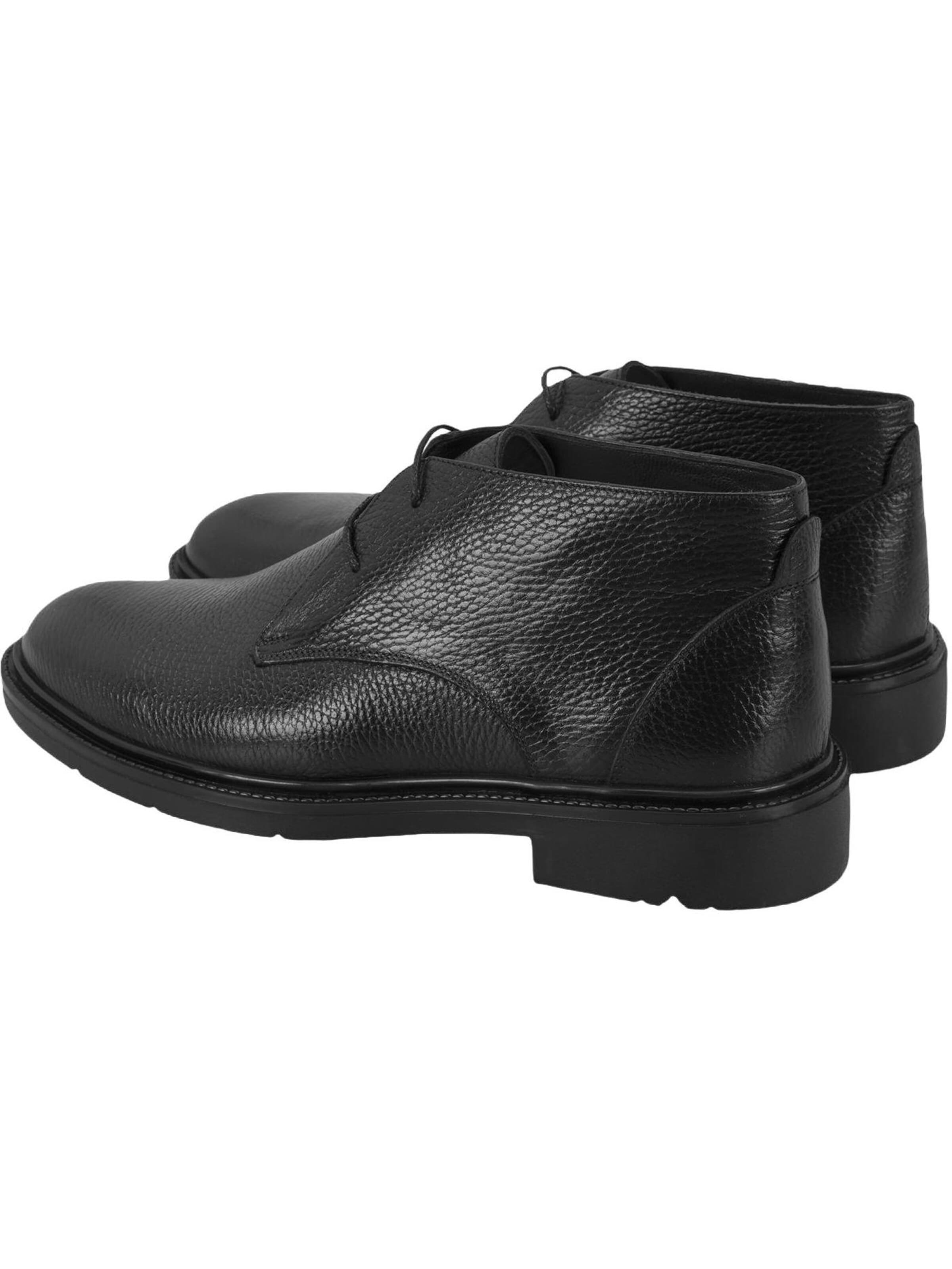 Desa Chukka boots 'Spitze' in Black