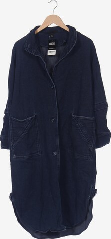 Monki Jacket & Coat in XS in Blue: front