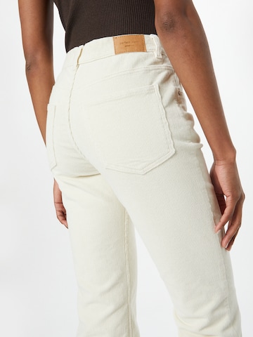 Gina Tricot Flared Jeans i vit