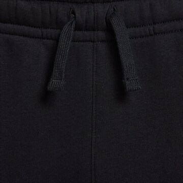 Nike Sportswear Tapered Broek in Zwart