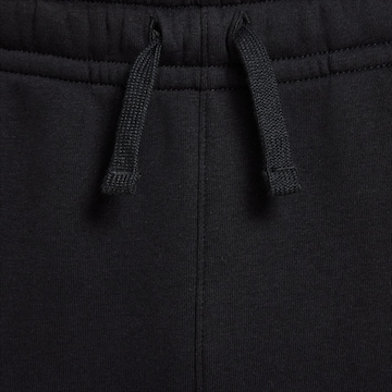 Tapered Pantaloni de la Nike Sportswear pe negru