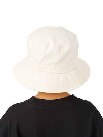 Pălărie 'Forever Fishing' de la FAMILY 1ST FAMILY 4EVER pe alb