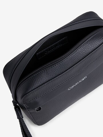 Calvin Klein Kulturtasche in Schwarz