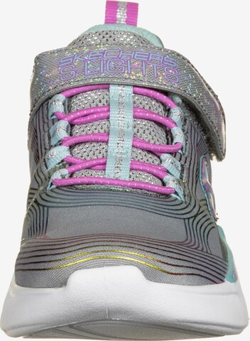 SKECHERS Sneaker in Grau