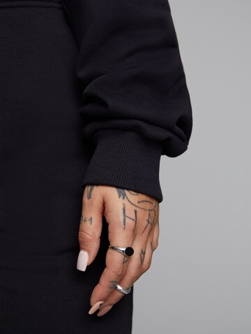 Veste de survêtement 'Inaya' ABOUT YOU x Sharlota en noir