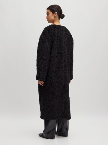 EDITED Between-seasons coat 'Brietta' in Black