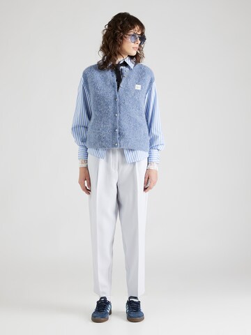 BRUUNS BAZAAR Tapered Pleated Pants 'Cindy Dagny' in Blue