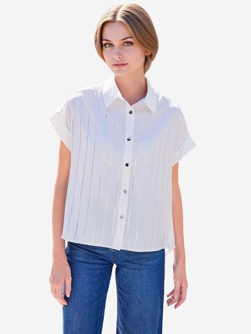 Bigdart - Blusa em branco: frente