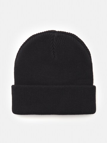Căciulă de la Pull&Bear pe negru