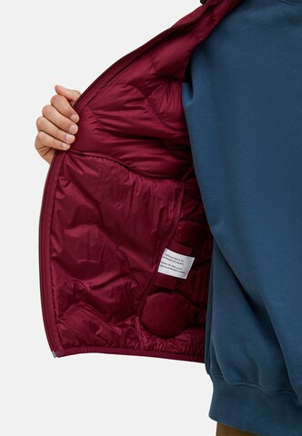 PEAK PERFORMANCE Between-Season Jacket in Red