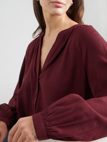 s.Oliver Pluus, värv punane