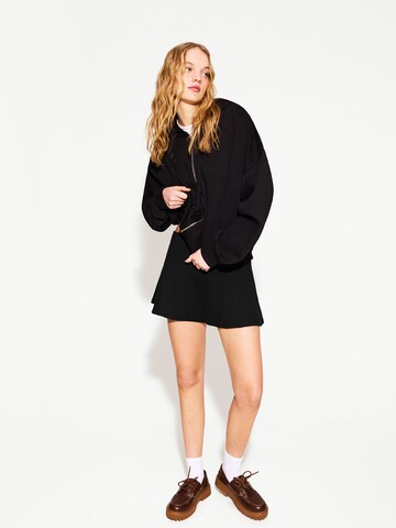 Bershka Hame värissä musta: etupuoli