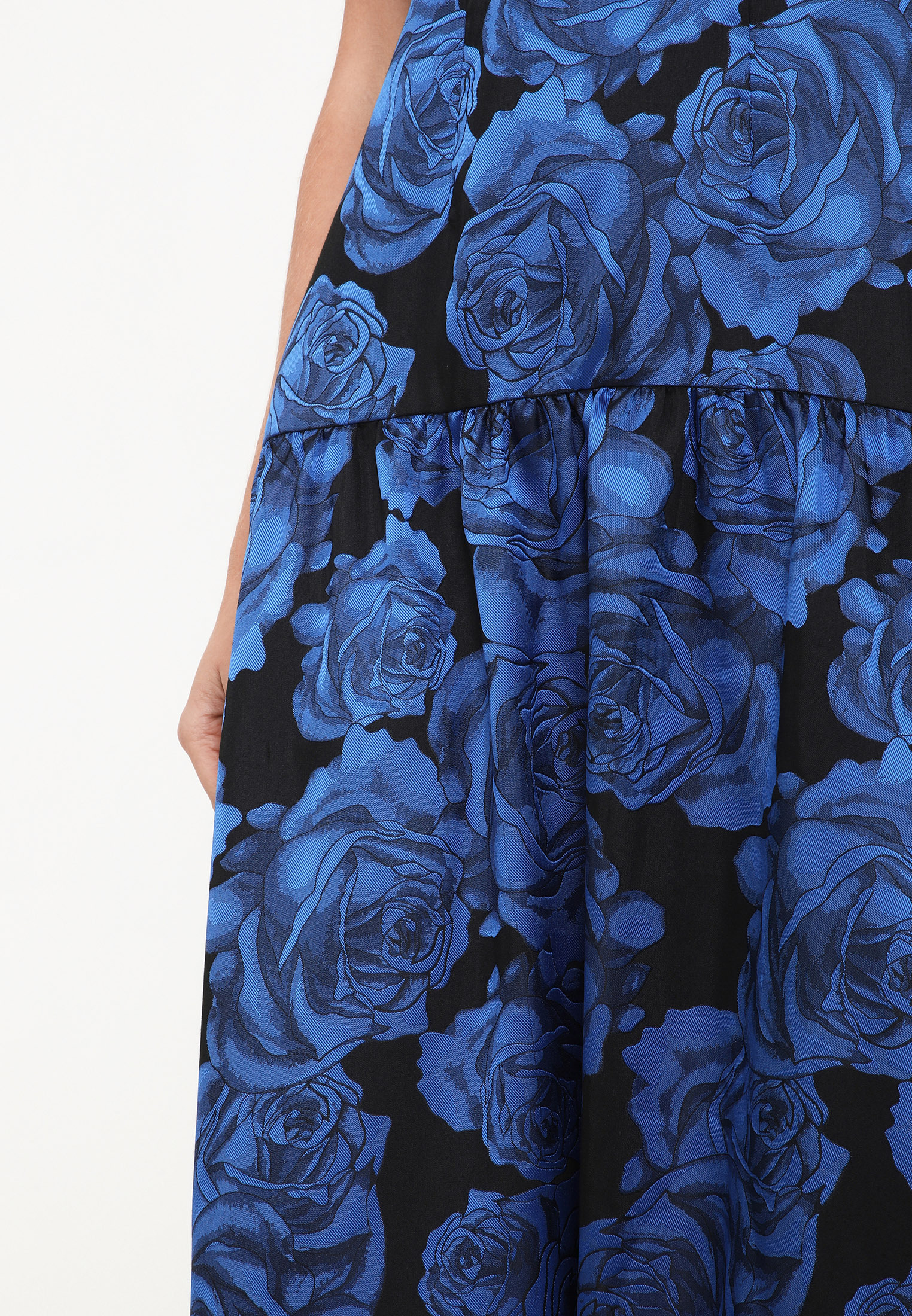 Madam-T Maxikleid mit Allover-Muster in Blau Madam-T Maxikleid mit Allover-Muster in Blau