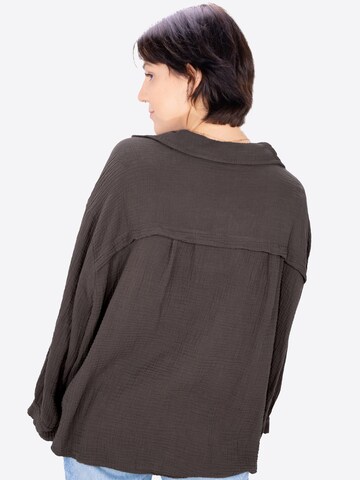 Seasons of April Blouse 'Sasha' in Bruin