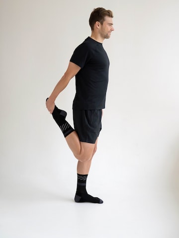 INCYLENCE Athletic Socks 'DISRUPTS' in Black