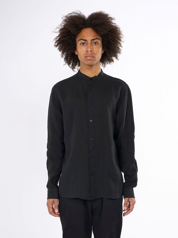 KnowledgeCotton Apparel Regular Fit Hemd in Schwarz: Vorderseite