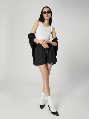 ABOUT YOU x Chiara Biasi Loosefit Shorts 'Alia' in Schwarz