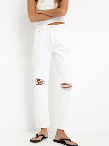 Regular Jeans de la Pull&Bear pe alb: față