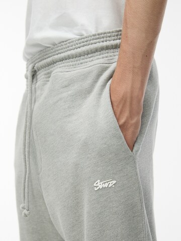 Pull&Bear Tapered Broek in Grijs